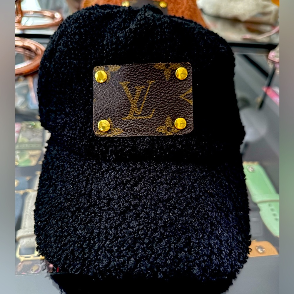 Black Sherpa cap with leather patch & gold rivets